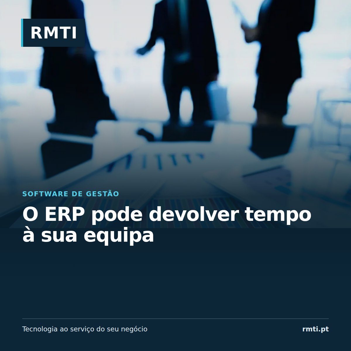 Reunião de trabalho com documentos e informação de gestão. Imagem ilustrativa.